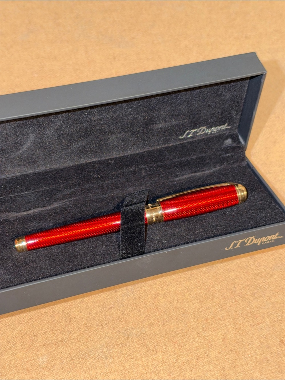 S.T. Dupont 410100L Special Project Red Lacquer 18K Gold Nib Fountain Pen Boxed